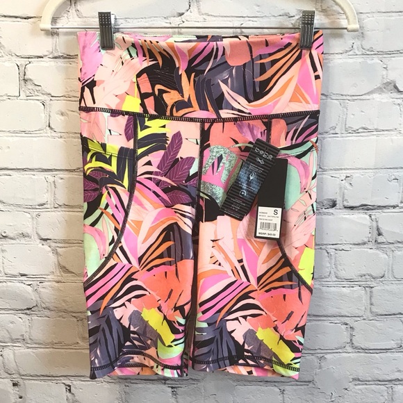 Bebe Sport Women’s Black Tropical Print Biker Shorts size Small NWT - Picture 1 of 9